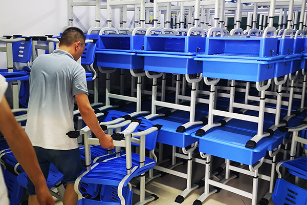 103c課桌椅真火了！