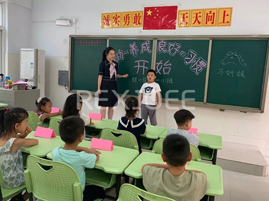  如何挑選滿意的學(xué)生課桌椅？