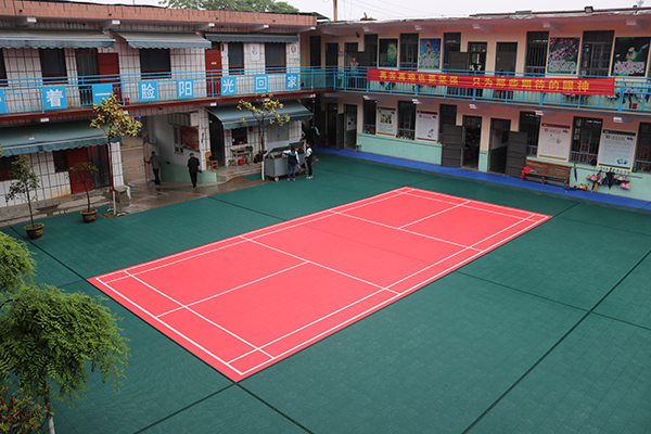 懸浮拼裝地板會(huì)褪色嗎？