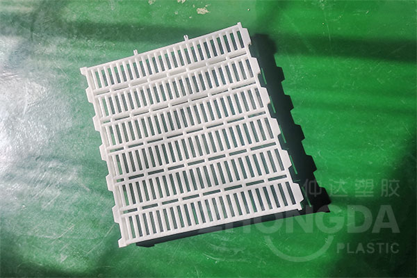 仲達(dá)塑膠豬場(chǎng)塑料漏縫板種類(lèi)有哪些？
