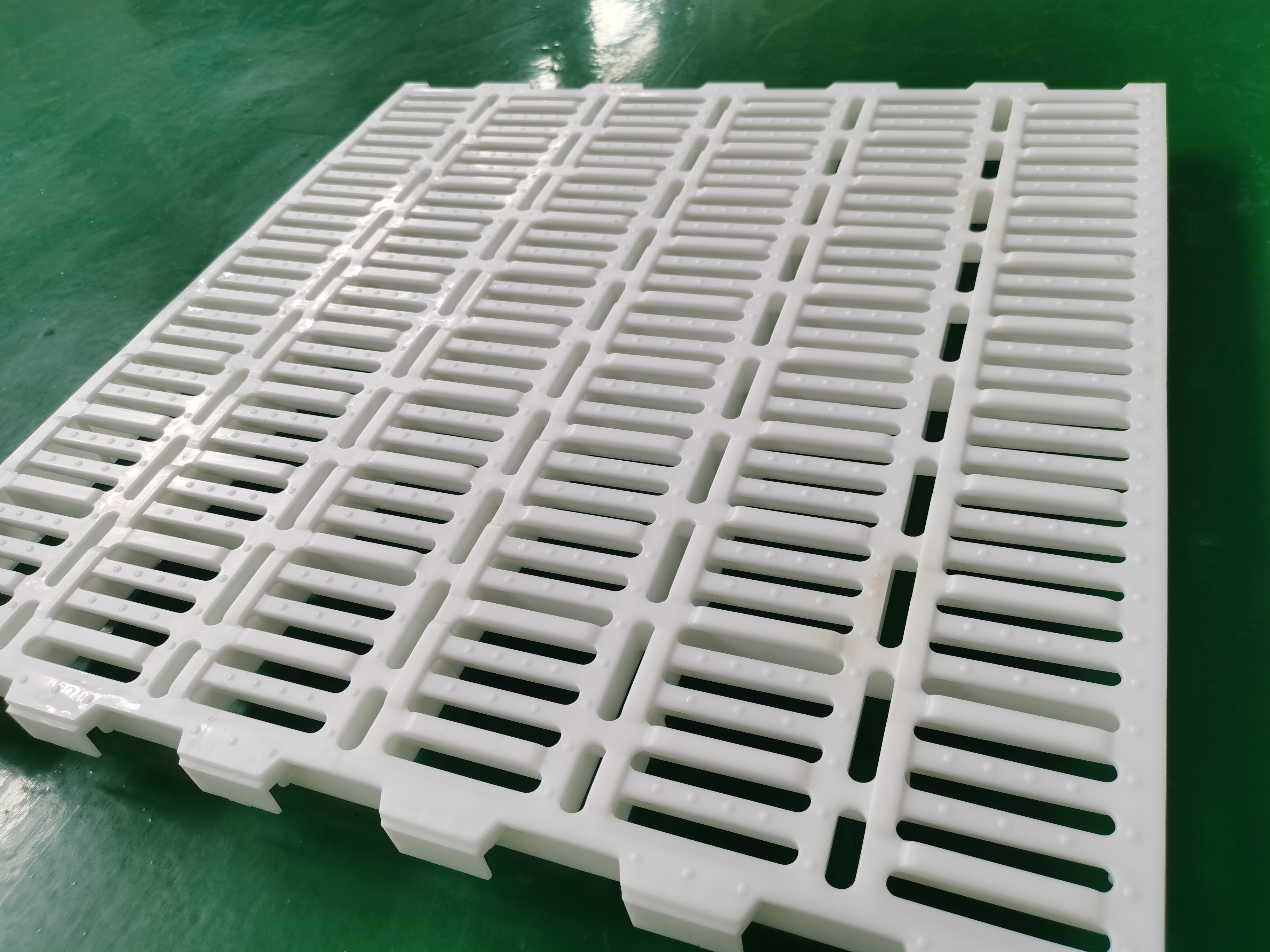 加強(qiáng)型塑料漏縫板有哪些優(yōu)點(diǎn)？